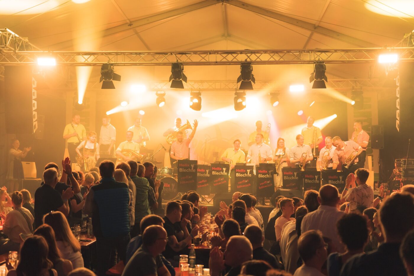 Kapelle Heilix Blechle auf der Bühne - Eventfotograf Ostalbkreis