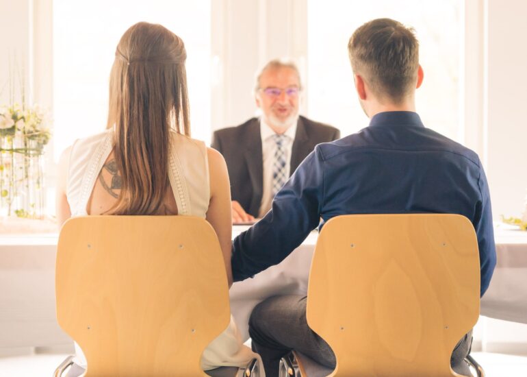Trauung Hochzeit, Brautpaar sitzend